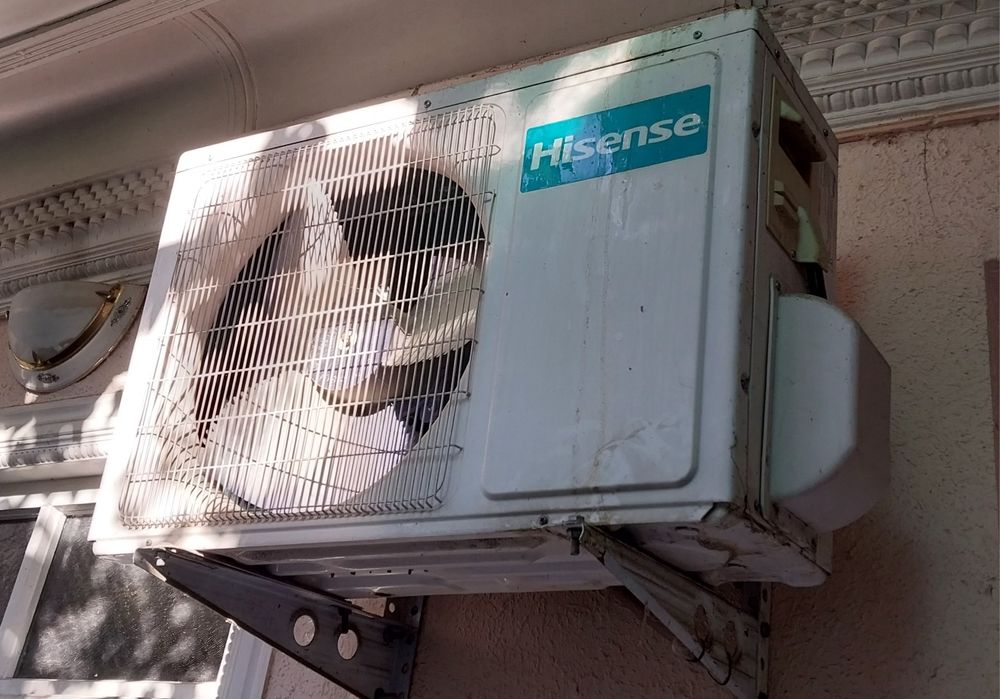 Кондиционер Hisense 12 сотилади. Зўр ишлиди.