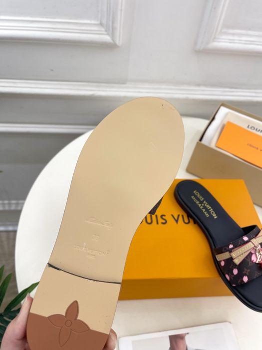 Papuci Louis Vuitton, tip Premium