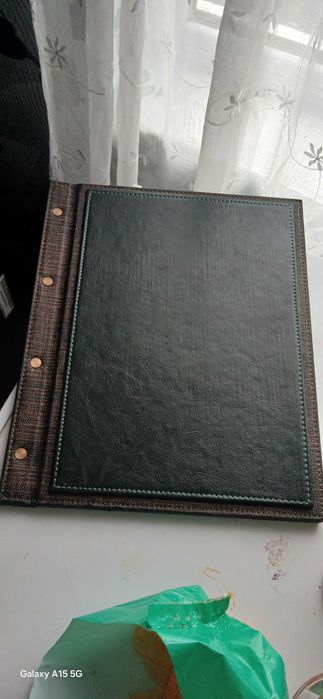 Кожени  менюта  за ресторант  почти нови много малко използвани