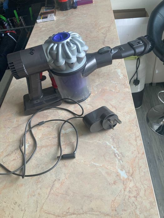 Акомулаторна прахосмукачка DYSON DC-06