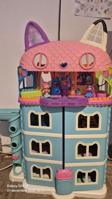 Casa de păpuși Gabby s Dolhouse cu etaj superior de petrecere