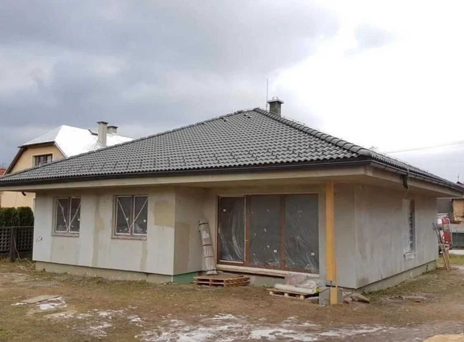 Case pe structura metalica din panouri sandwich