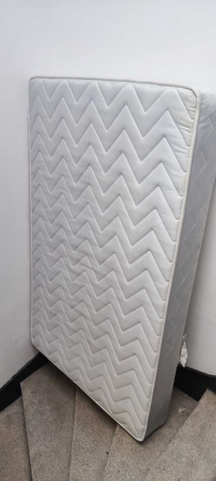 Матрак със собствена рамка