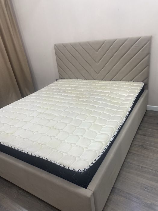 продам спальную кровать!