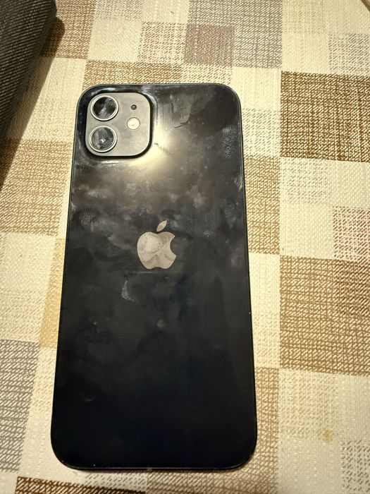 Продавам Iphone 12