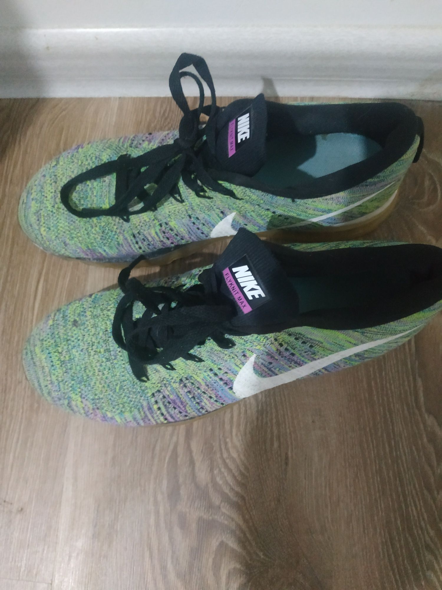 Кросовки отличные,фирмы NIKE оригинал размер 41 ,в отличном состоянии,