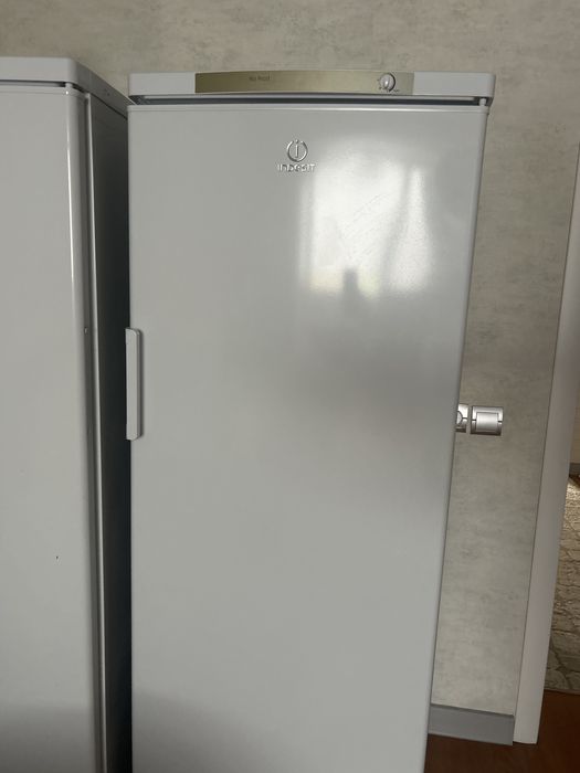 Indesit морозильник