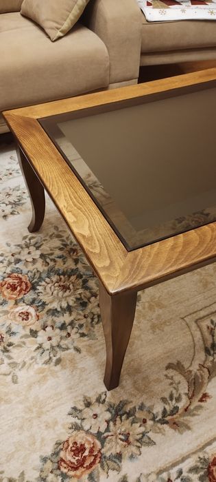 Холна маса, от масив, бук и стъкло, с размери 130х75х48см.