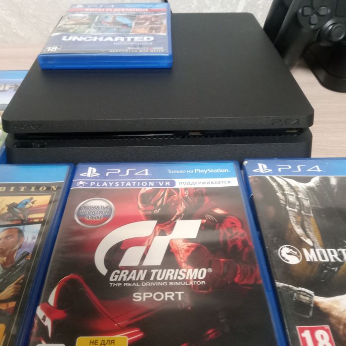 Продам ПС4 в идеальном состоянии