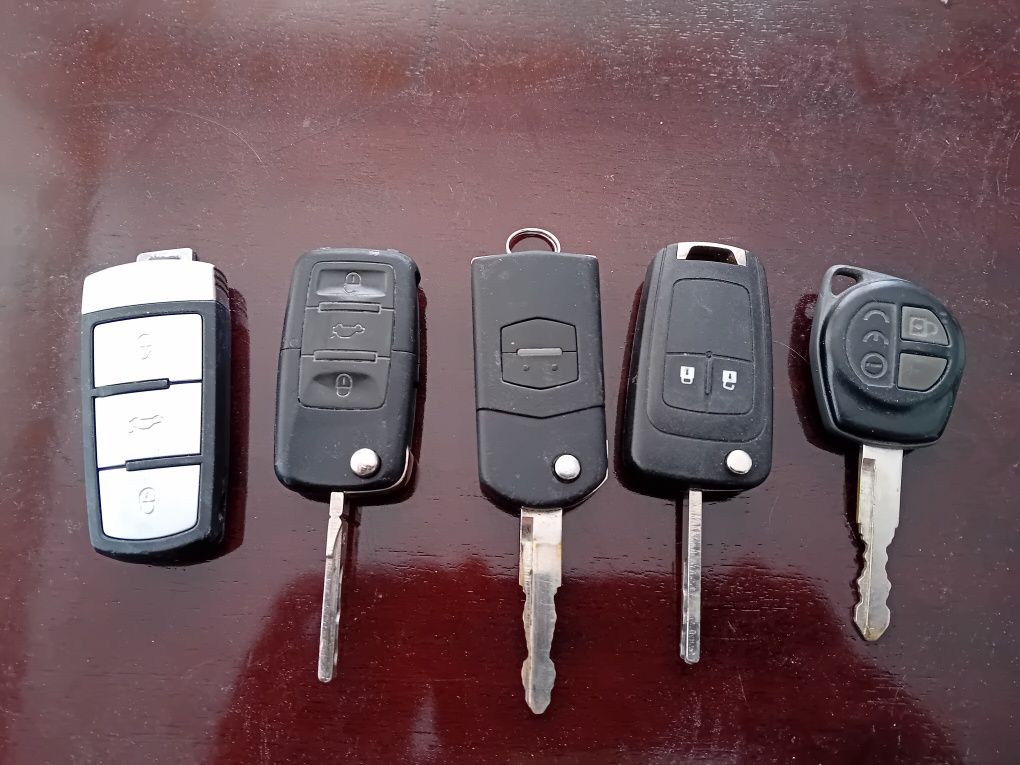 Продавам автоключове с дистанционно