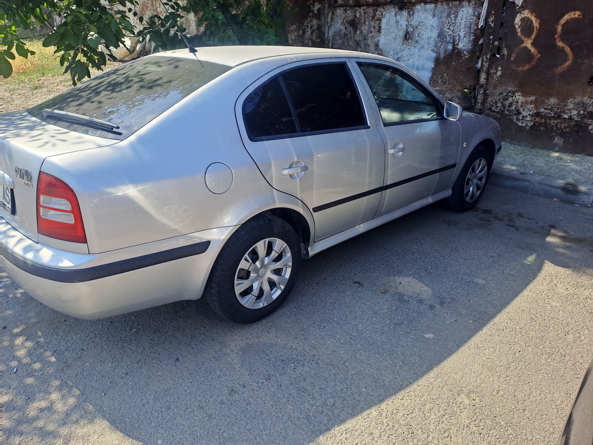Vând sau schimb skoda octavia 1