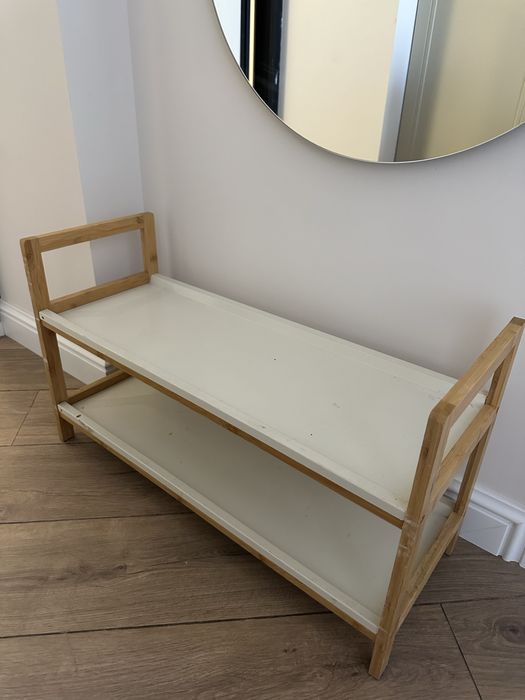 Полка для обуви в хорошем состоянии