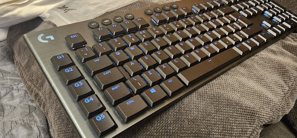 Logitech g915. Безжична механична RGB Gaming клавиатура