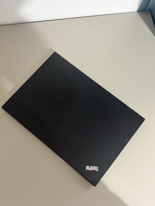 Lenovo X1 Carbon• i7-6600U• 16gb ram• 256• 14” • Bateria 5-6 ore