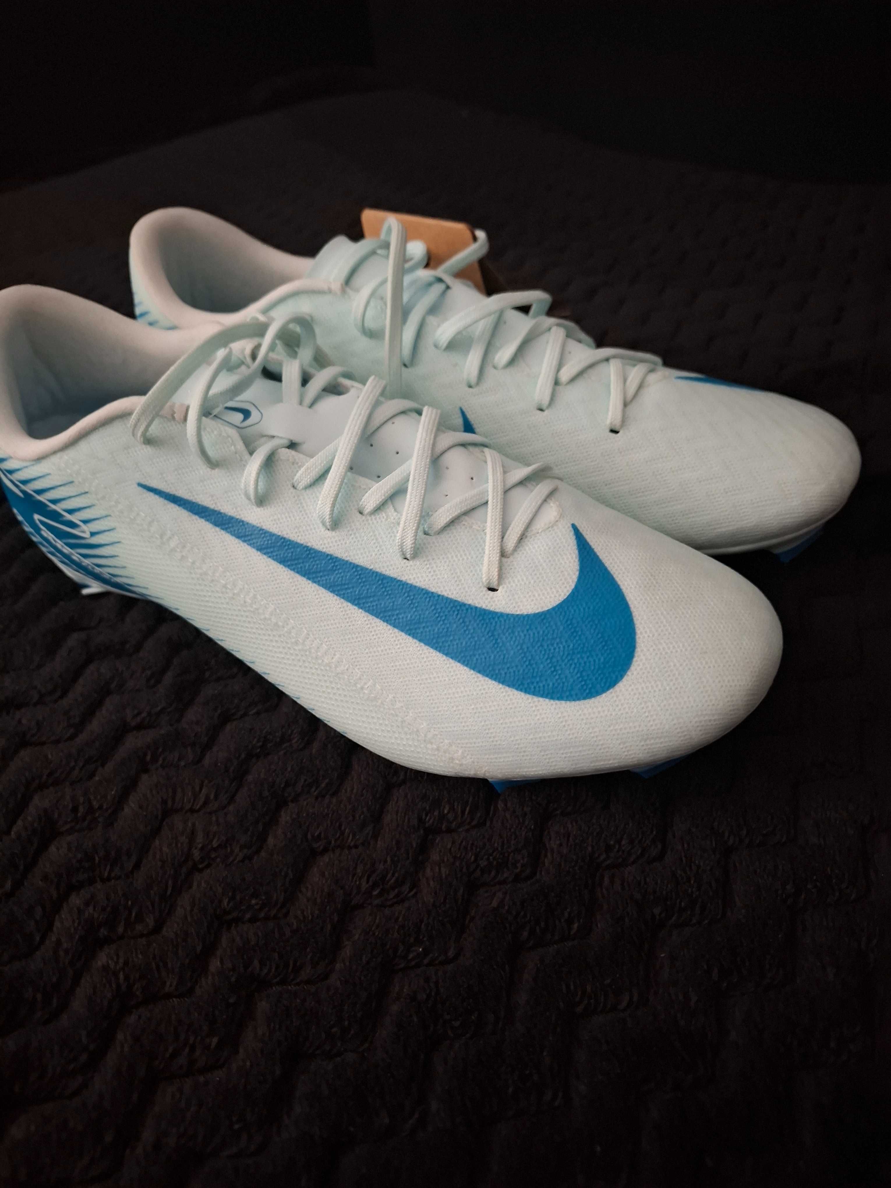 Ghete fotbal Zoom Vapor 16 academy FG/MG.