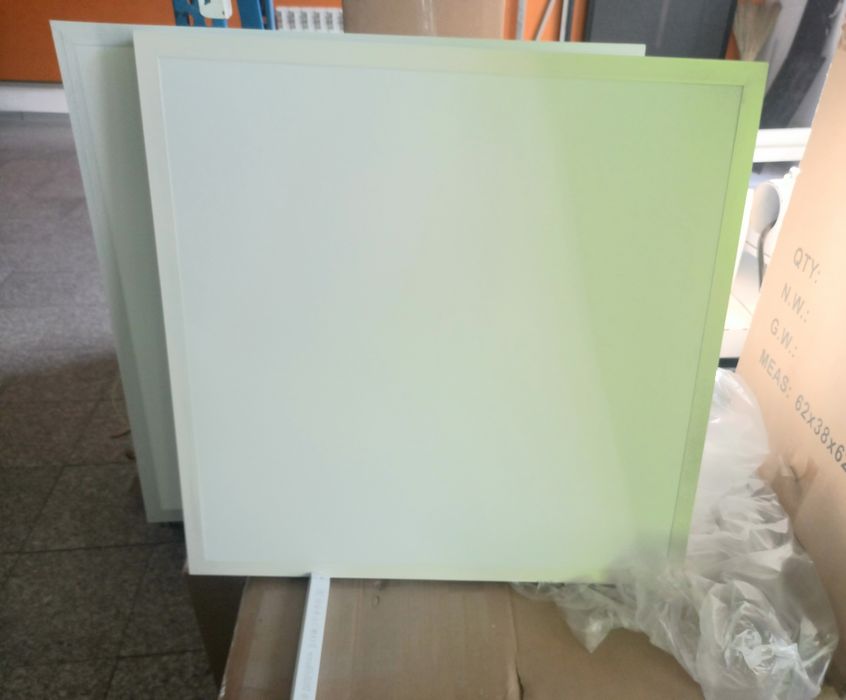 Светильник светодиодные под Армстронг размер 595х595х30