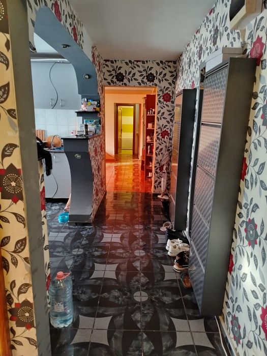 Vând apartament cu 3 camere
