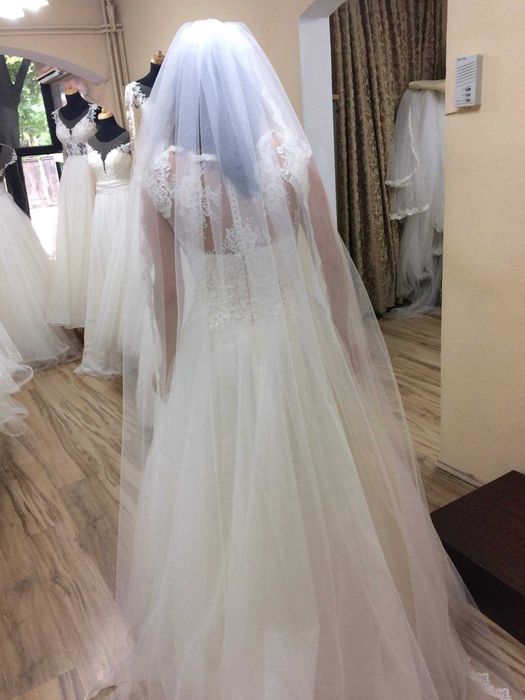 Vand rochie de mireasa Imolacy. Este de culoare ivory, marimea M.