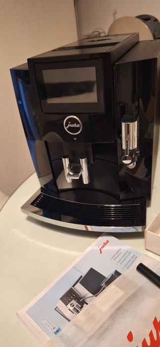Jura S8 Professional Aroma Piano Black -4300 cafele-