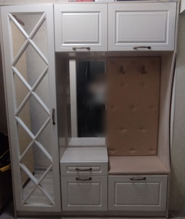 Продаем прихожую