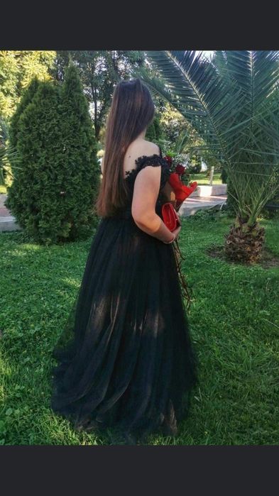 Черна бална рокля размер М
