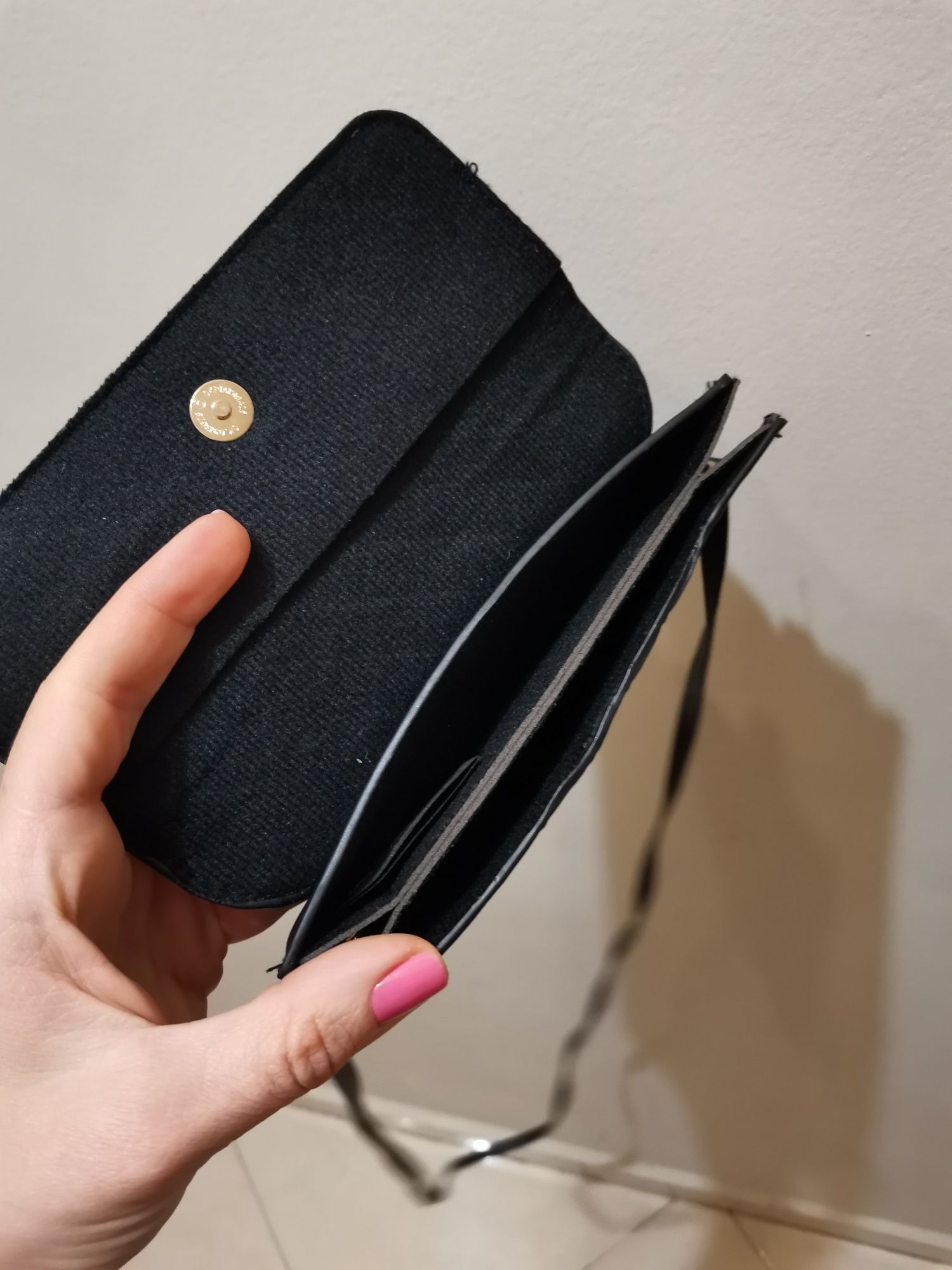 Черен клъч (чанта) портфейл, с дръжка през рамо