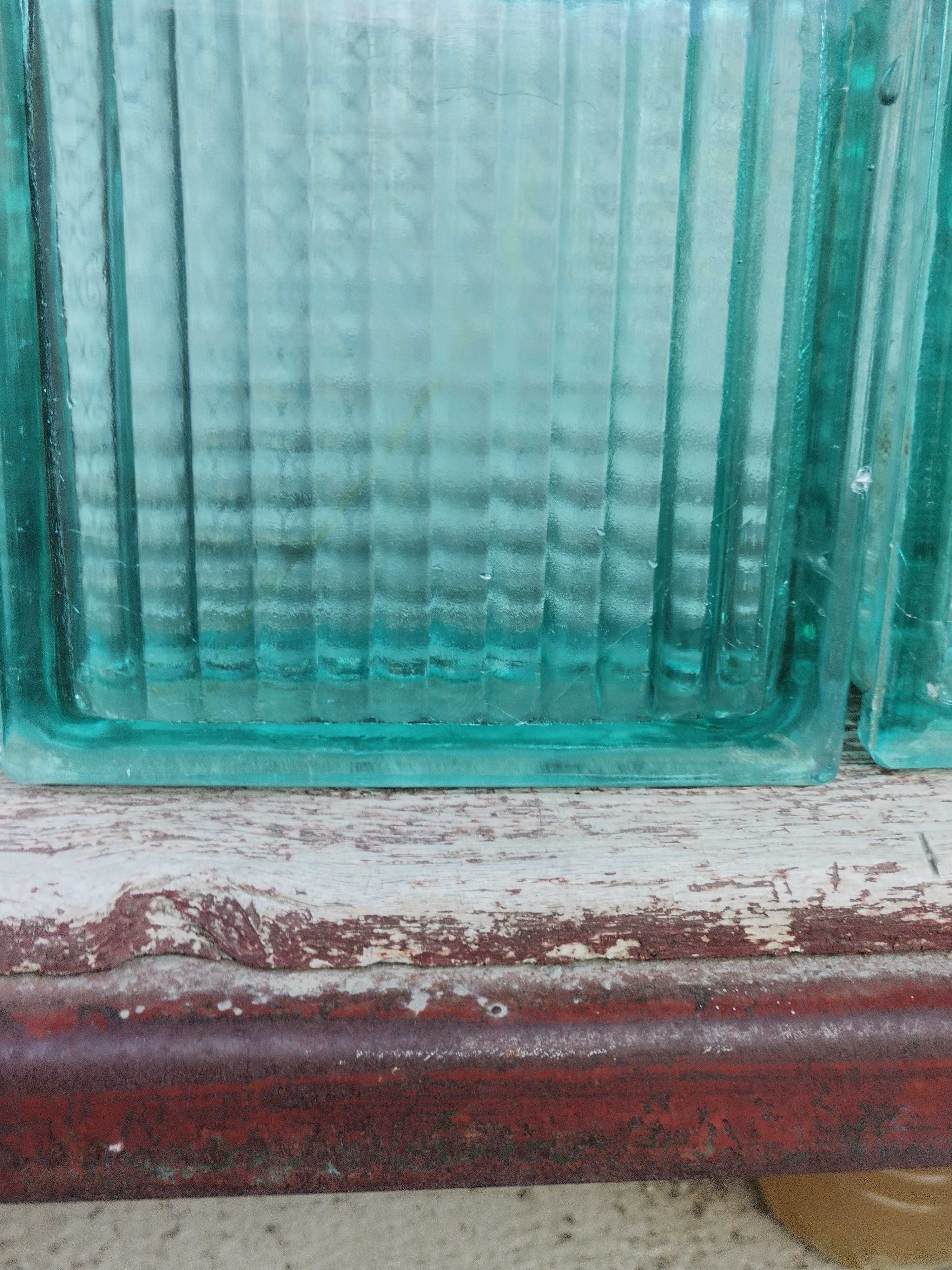 Vand caramida de sticla transparenta si maro