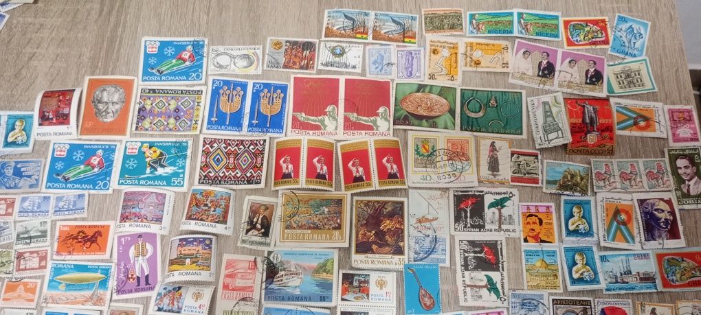 Vând schimb cu diferite  colecție de timbre vechi