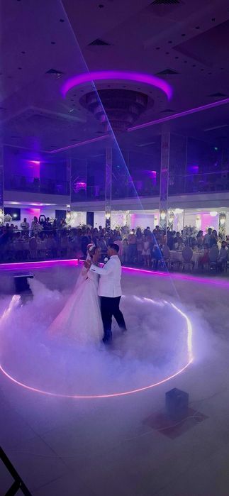 Fum greu, laser, artificii.