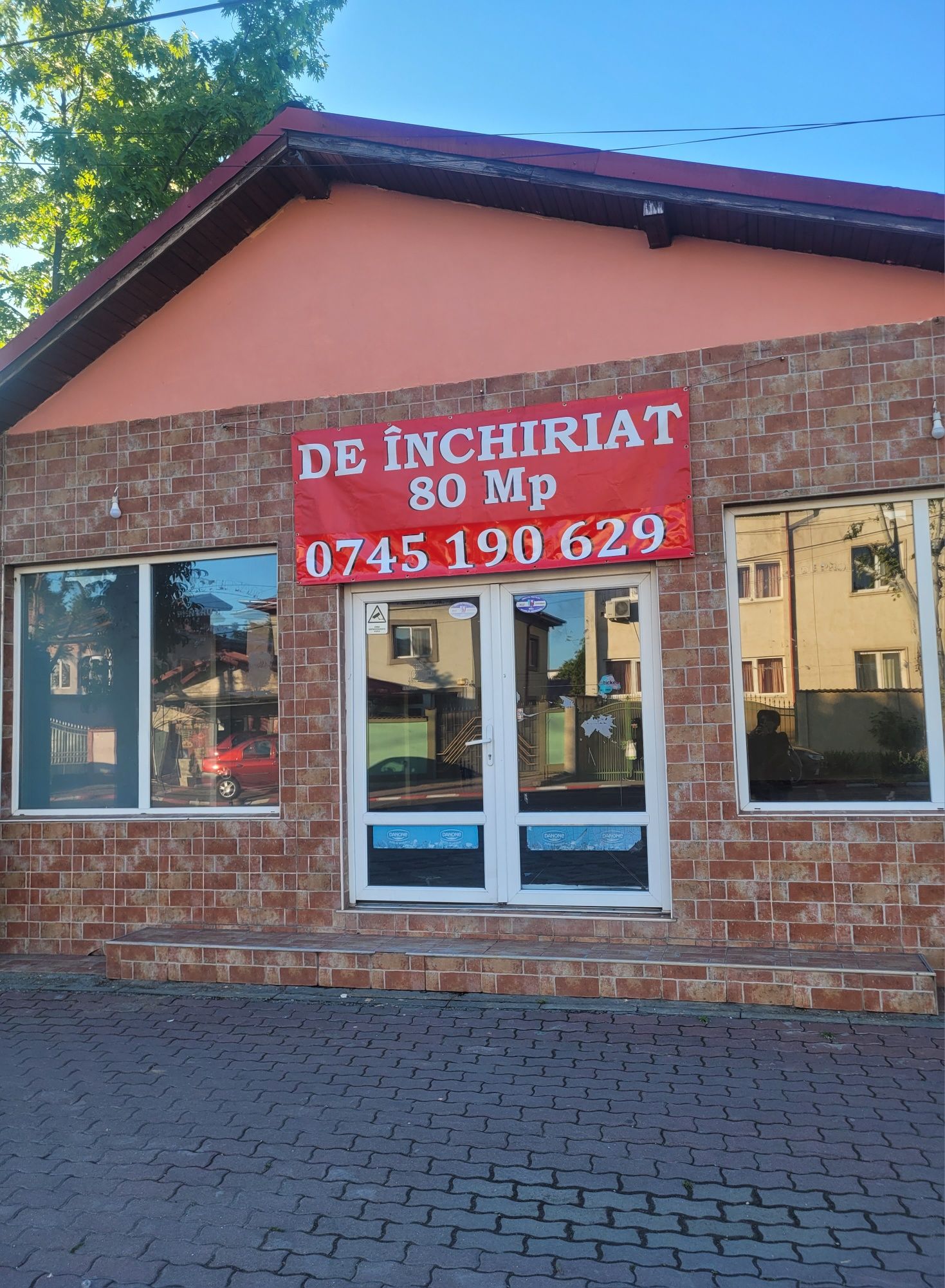 De închiriat spațiu comercial