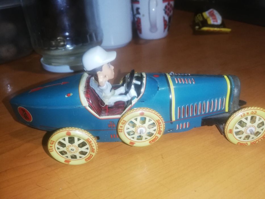 Mașinuța curse tabla motor cu cheita anii 60