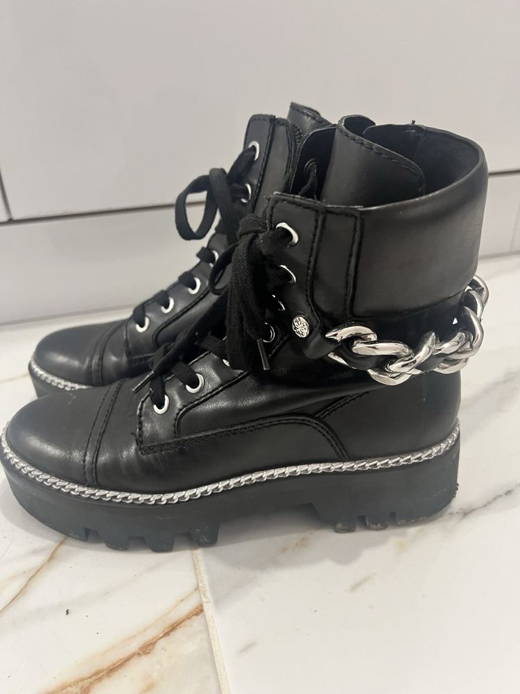 Черни Боти Guess
