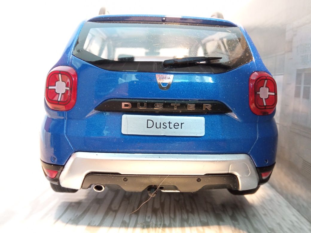 Dacia Duster macheta auto la scara 1:18 solido