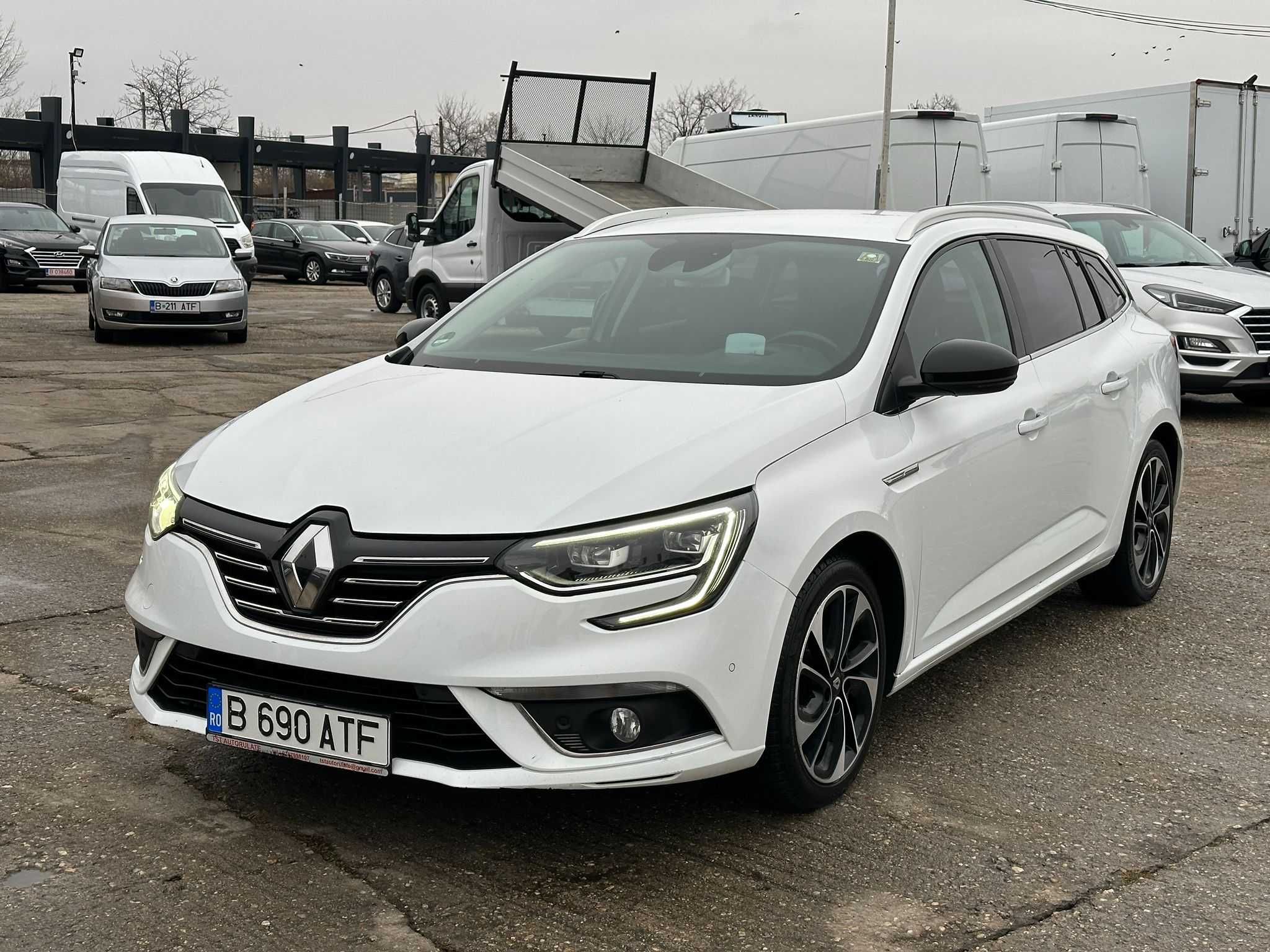 Inchirieri Renault Megane 2022 automat la preturi incepand cu 25euro