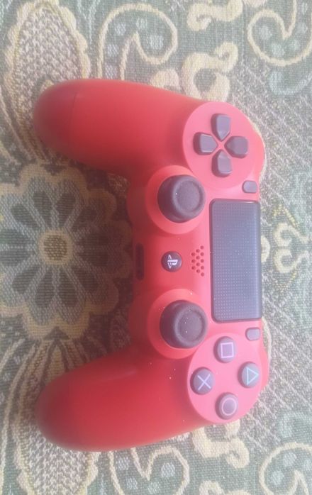 Игри също имам и волан с педали (Logitech) + оригинален Контролер V2