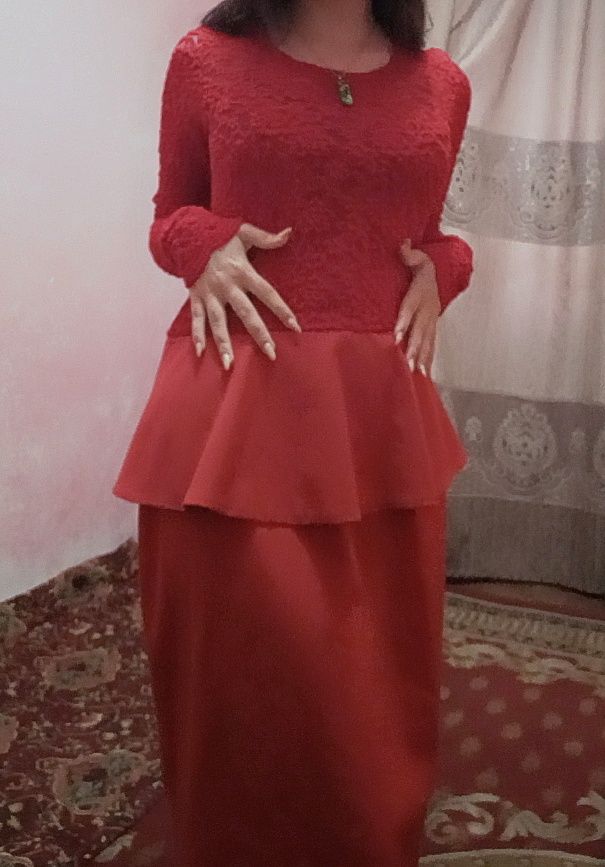 платье женское красное