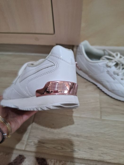 Дамски маратонки на Reebok