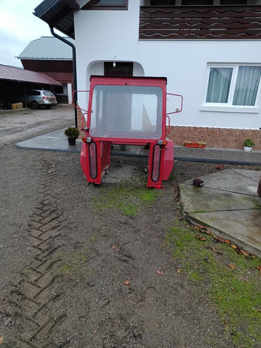 Cabină tractor 445