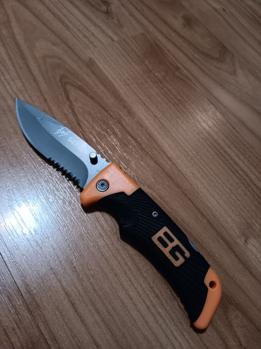 Vand unealta de colectie Gerber Bear Grylls noua
