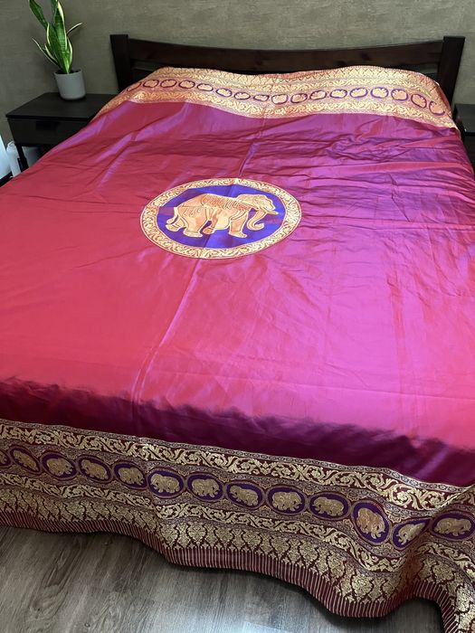 Продам покрывало на 2-х спальную кровать, производство Индия