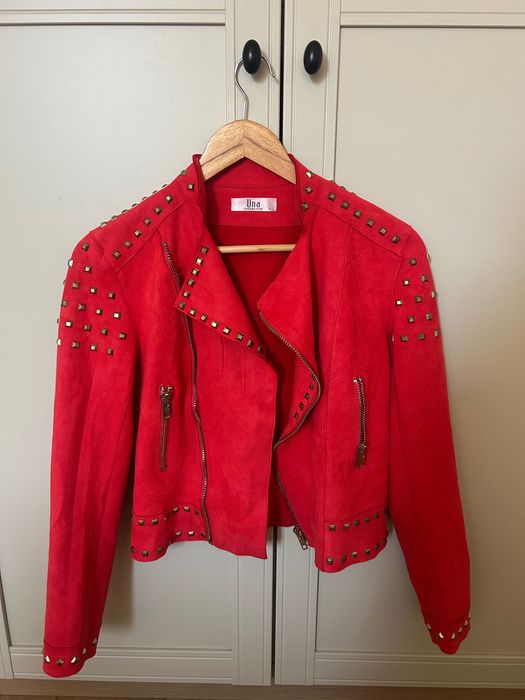 Велурено яке с капси