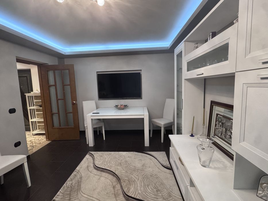 Inchiriez apartament cu 3 camere