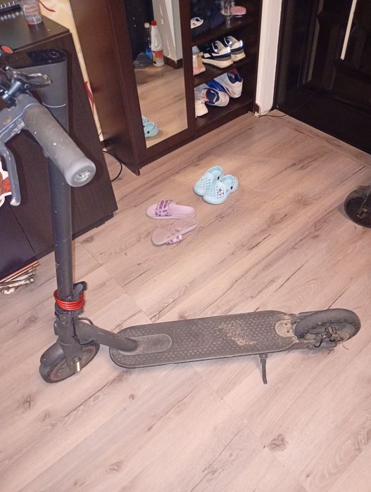 Vând doua trotinete in stare de funcționare,preț 15 mil .amândouă.