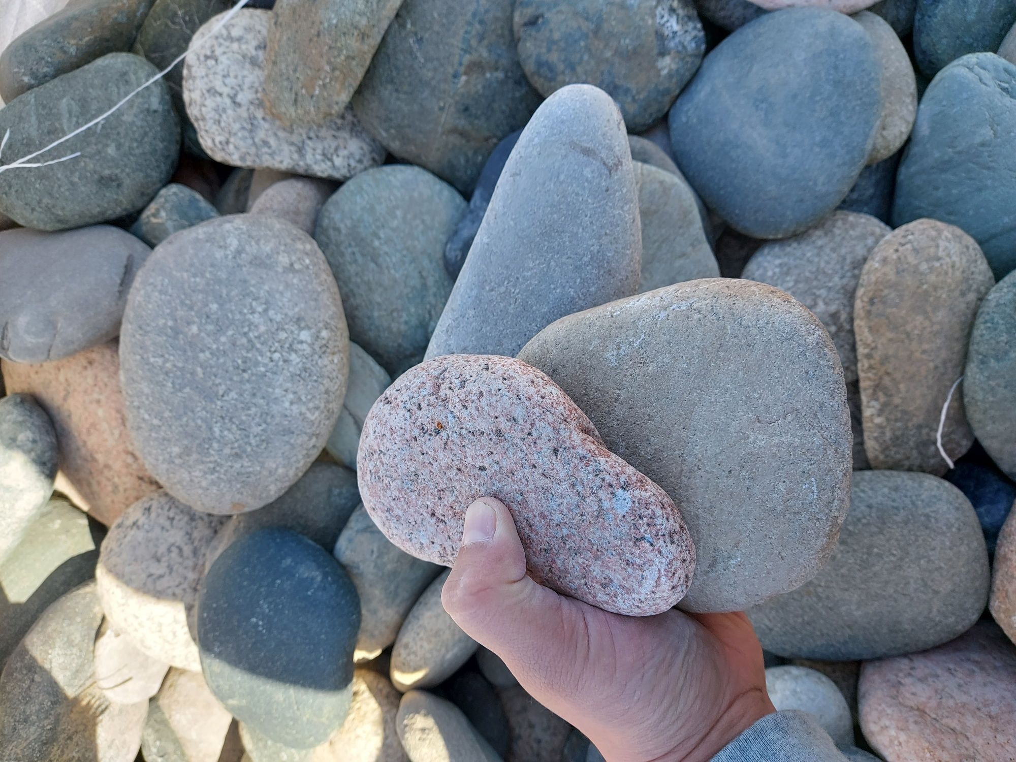 Мраморная крошка, галька, морская, речная галька. камни для ландшафта