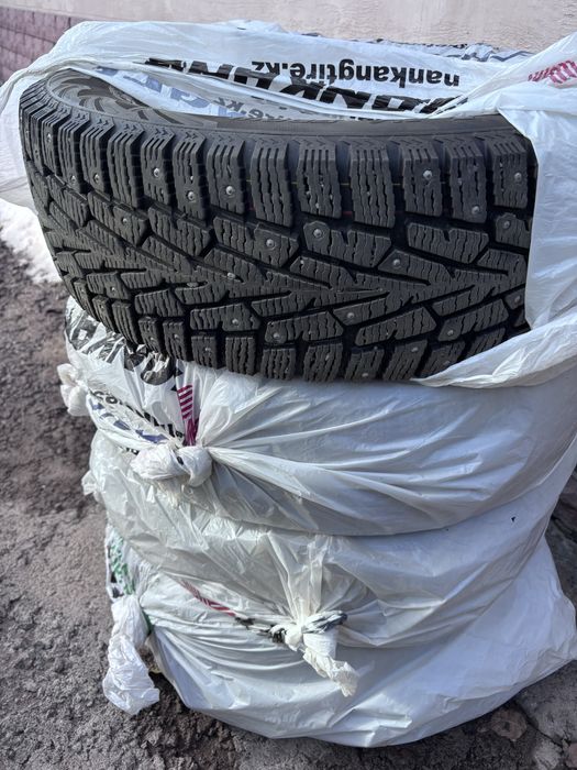 Комплект шипованной резины 215/65/16