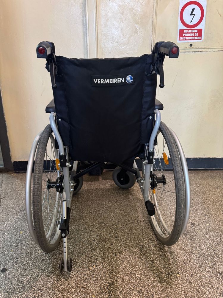 Scaun rulant medical batrani dizabilitati handicap (ca nou)