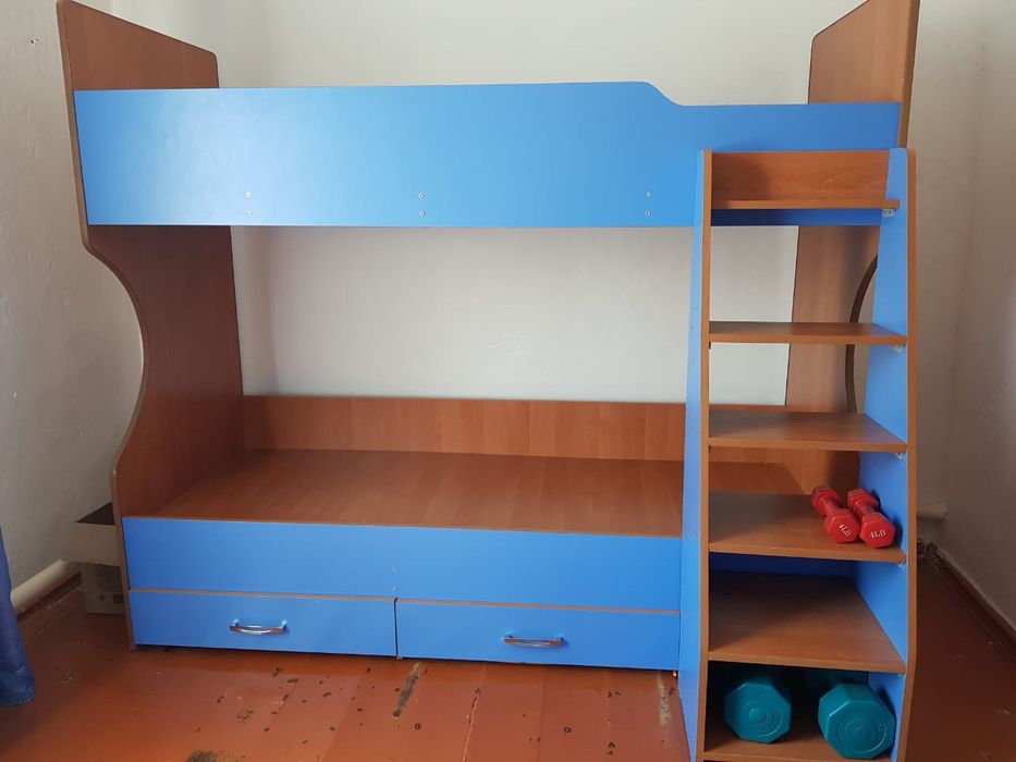 Двухъярусная кровать