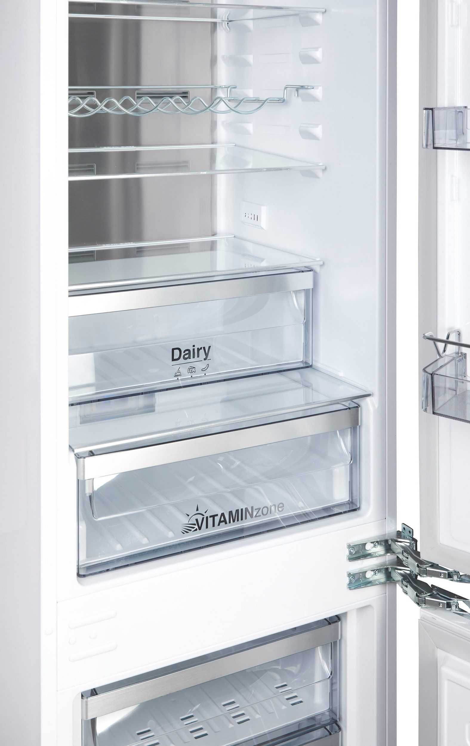 Хладилник с фризер за вграждане GRUNDIG GKNI 25742 FN