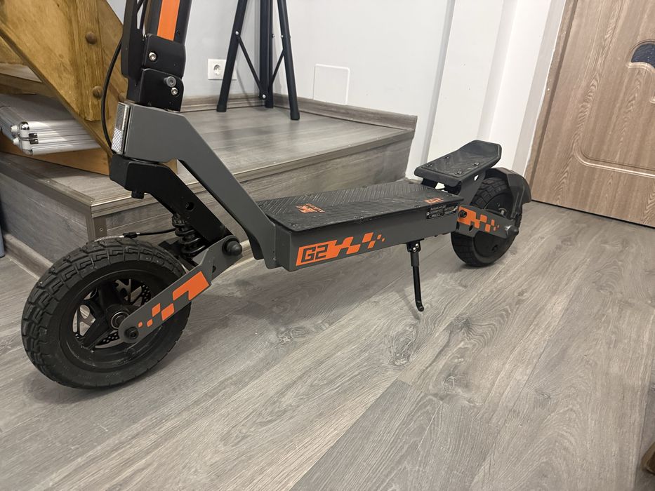 Trotineta electrica pliabila