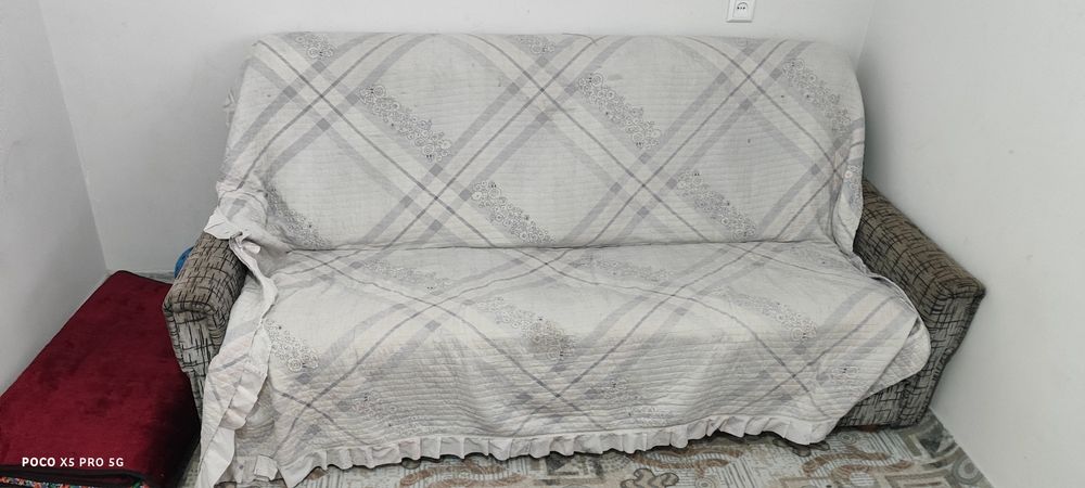 Divan kreslo sotiladi